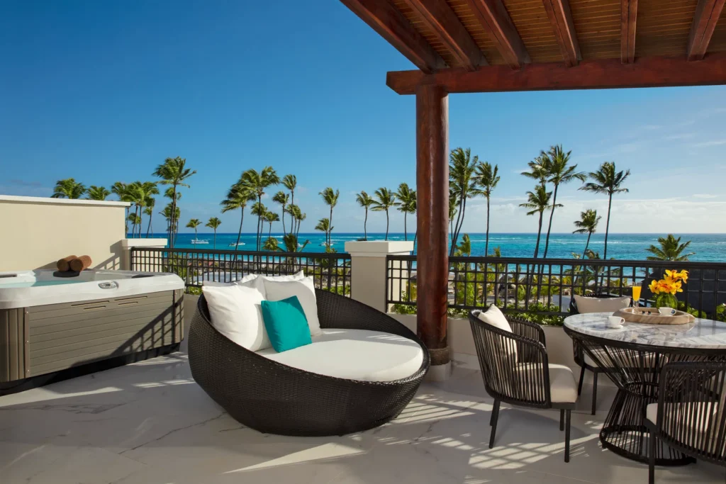 Preferred Club Master Suite Ocean Front terrace with soaking tub and ocean view at Secrets Royal Beach Punta Cana.