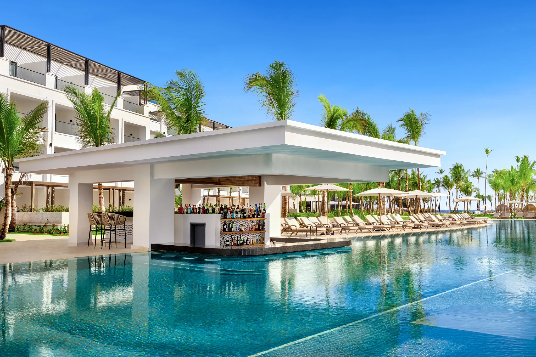 Manatees swim-up bar at Secrets Tides Punta Cana for in-pool drinks and tropical cocktails