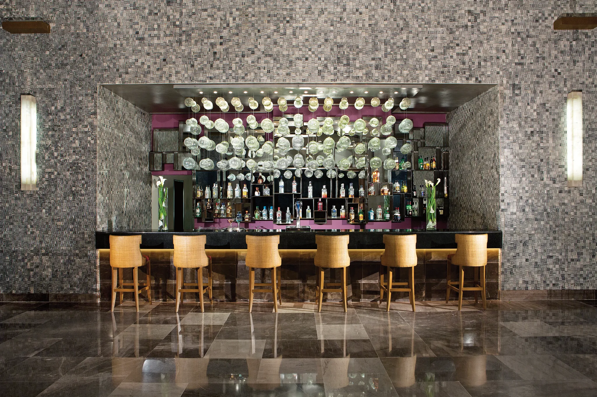 Rendezvous lobby bar at Secrets Vallarta Bay Puerto Vallarta featuring elegant lounge seating, handcrafted cocktails, and sunset views.