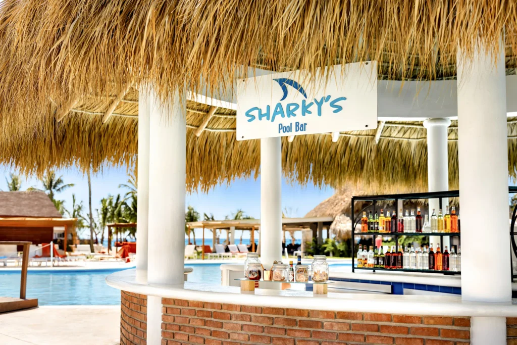 Sharky’s grill at Sunscape Dominicus La Romana featuring casual outdoor dining, burgers, snacks, and a relaxed poolside atmosphere.