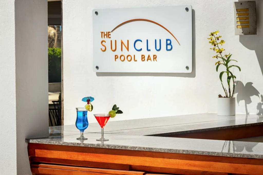 Sun Club Bar at Sunscape Dominicus La Romana featuring an exclusive lounge setting, premium drinks, and a relaxed upscale atmosphere.