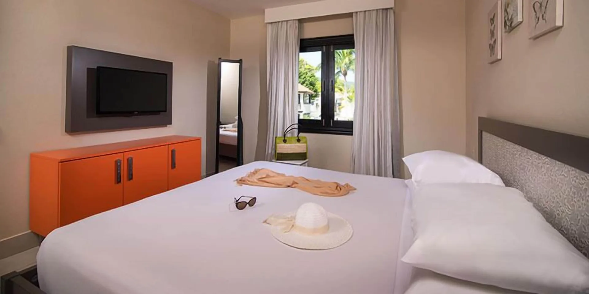 Royal Suites All-Inclusive Mandatory resort