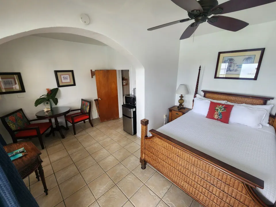 Standard Room with a wicker bed and sitting area at Mafolie Hotel.