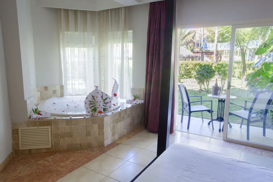 Elegance Club One Bedroom Suite bed and indoor tub at Majestic Elegance Punta Cana.