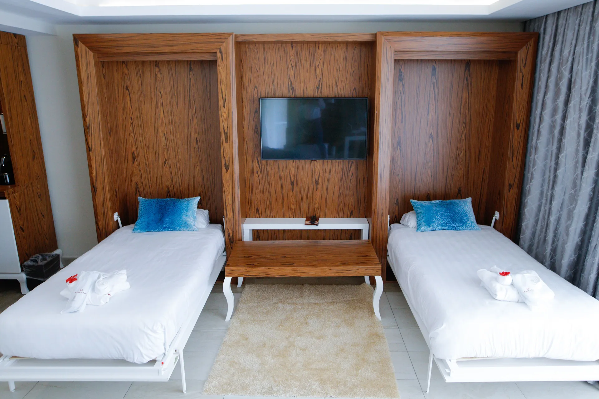 Family Suite room with two twin beds and wall-mounted TV at Majestic Mirage Punta Cana.