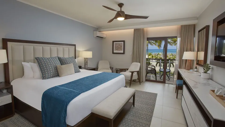Deluxe Ocean Front Room Official 1