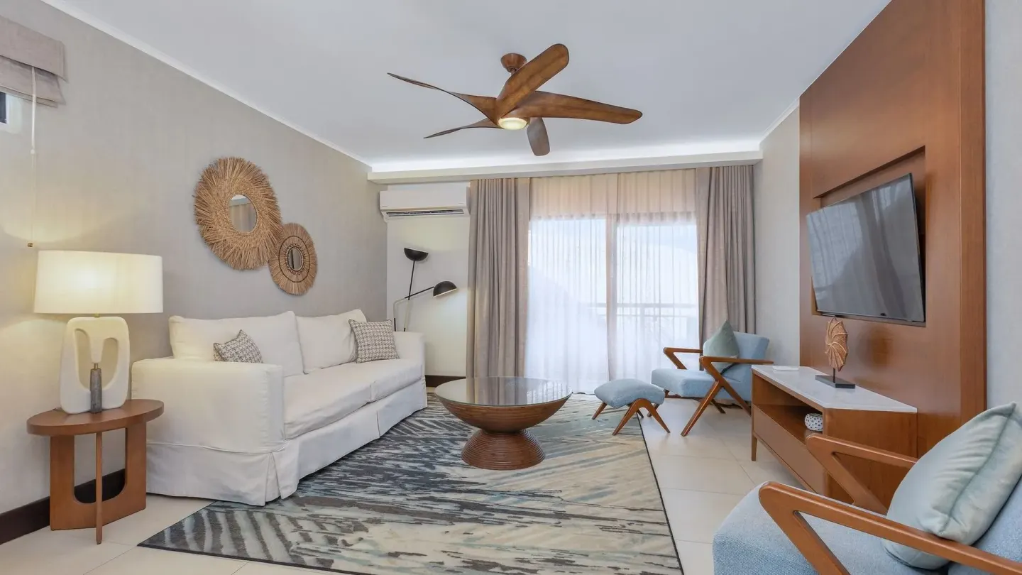 Deluxe One Bedroom Suite Official 1