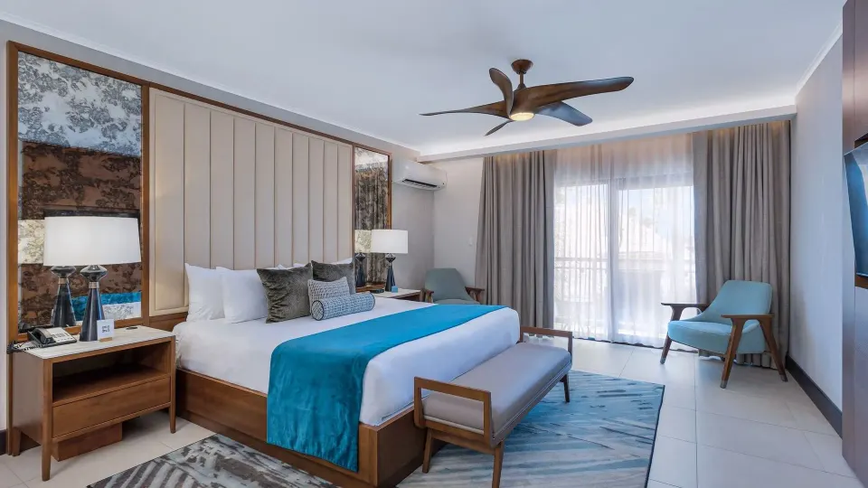 Deluxe One Bedroom Suite Official 3