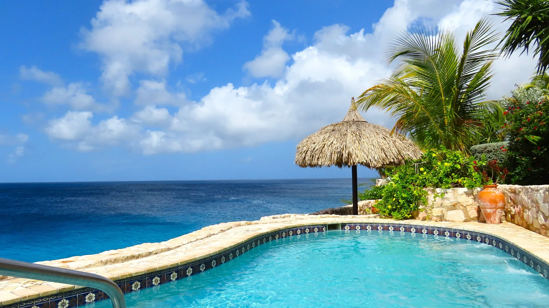 Lagun Blou Resort cliffside beach resort with ocean views, snorkeling and quiet apartments