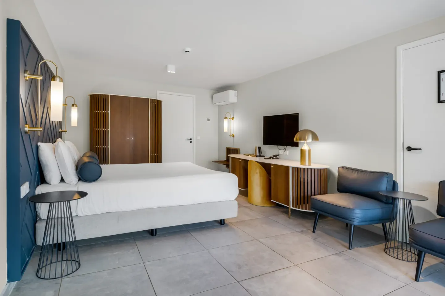 Deluxe Guestroom Official 4