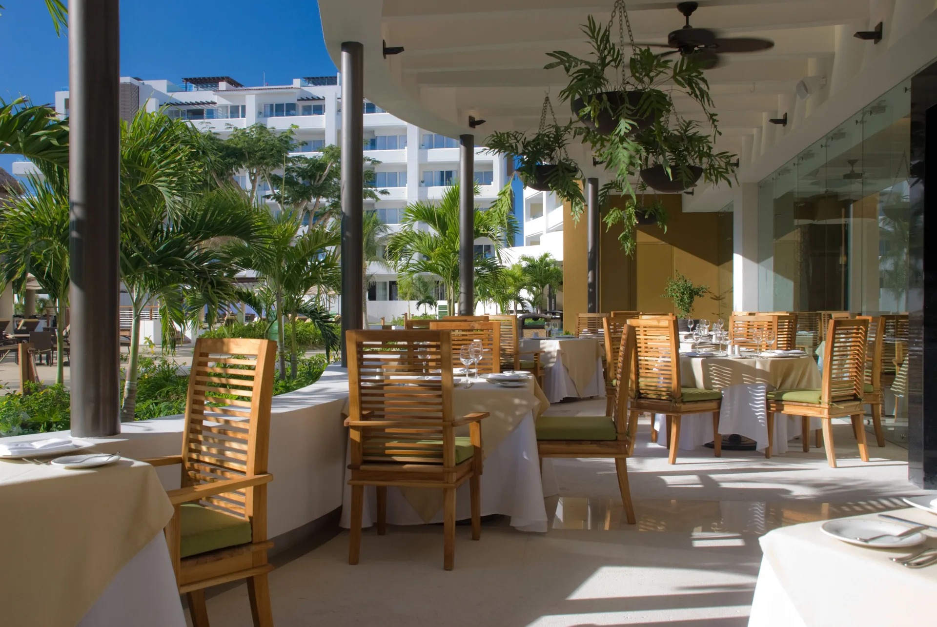 Outdoor restaurant terrace with set tables at Marival Distinct World Spa.