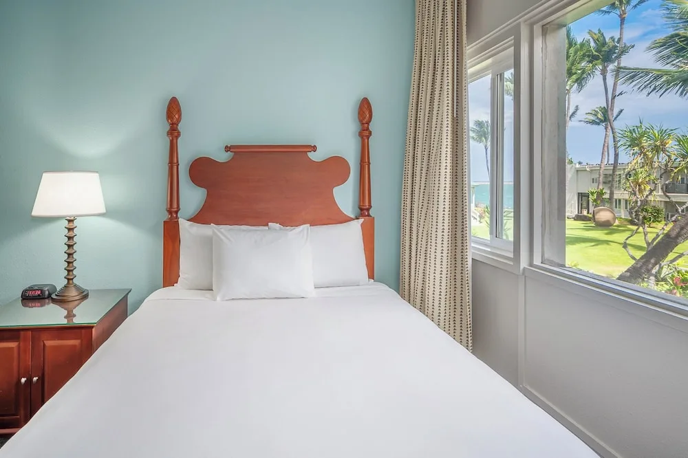 King bed guest room with ocean and lawn view at Maui Beach Hotel.