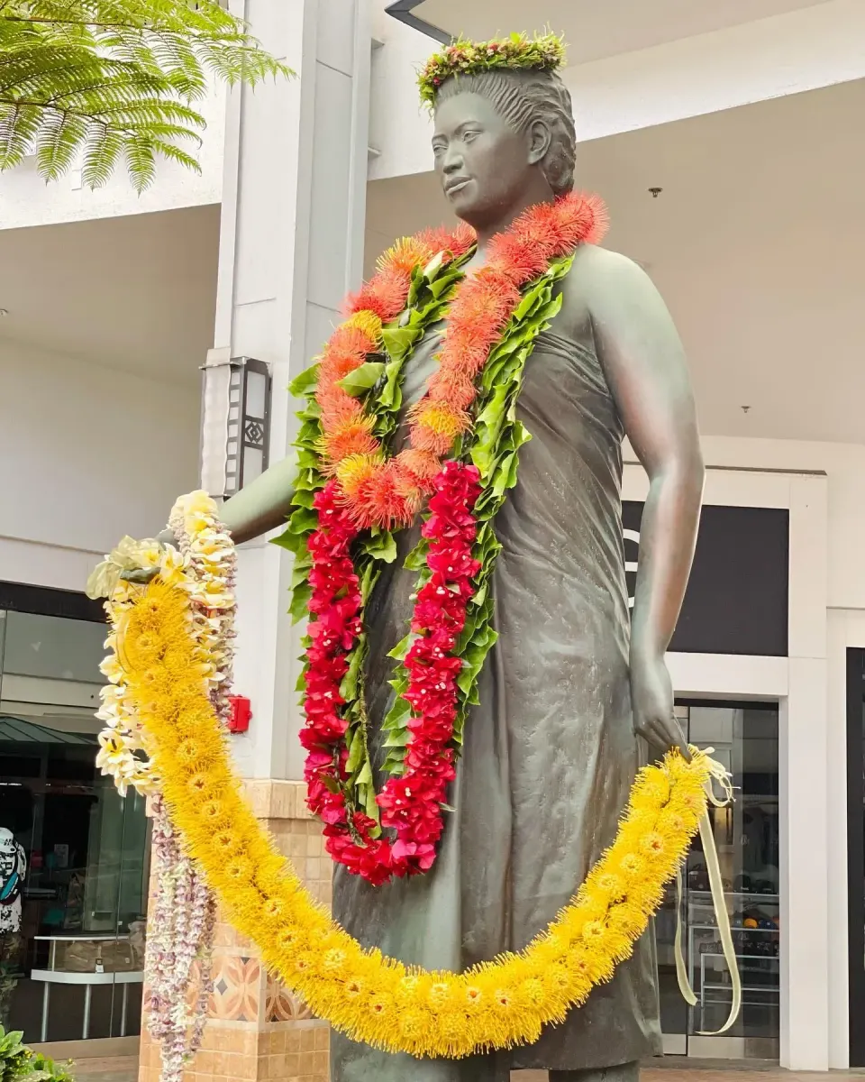 Queen Ka Ahumanu Center 10 Min Walk