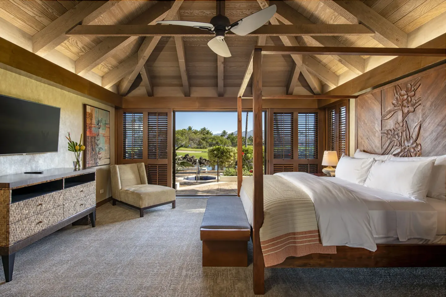 Four-poster king bedroom with lanai and garden view at Mauna Lani.