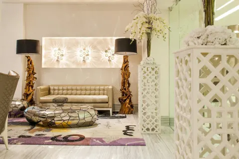 Modern lobby seating with sculptural lamps and floral decor at Moon Palace Cancun.
