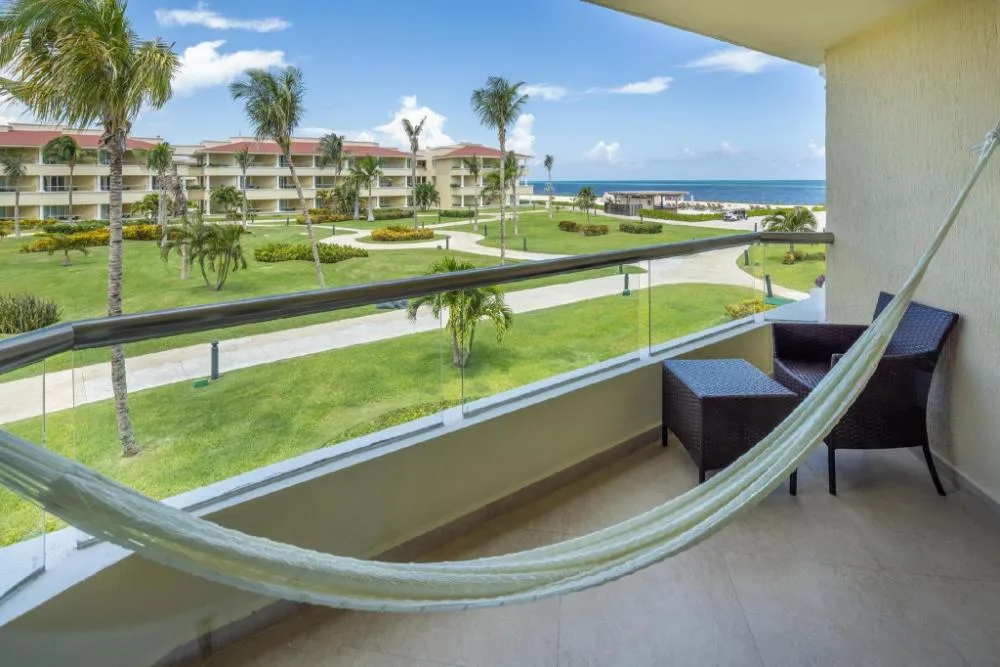 Superior Honeymoon Suite at Moon Palace Nizuc with romantic décor, premium amenities, and intimate ambiance in Cancun.