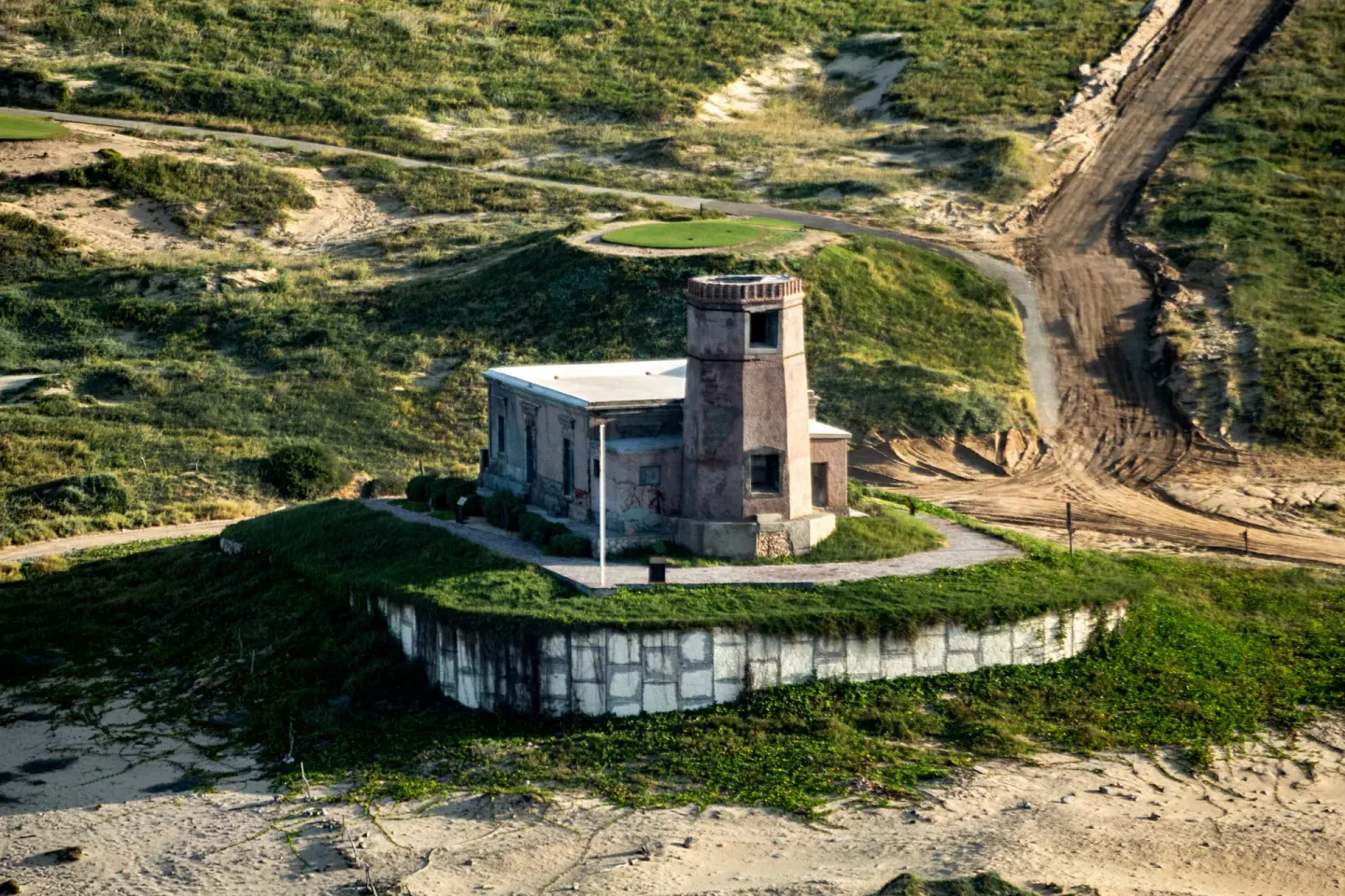 Old Lighthouse 10 Min Drive