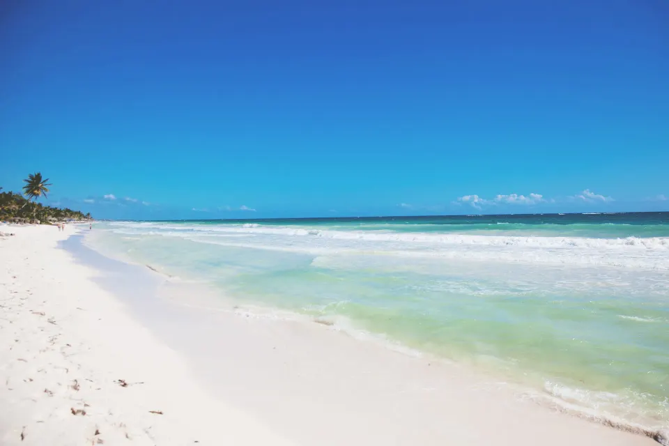 White-sand beach and turquoise sea at Nômade Temple Tulum