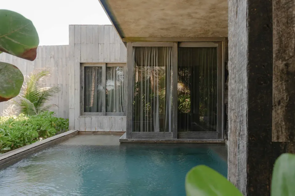 Plunge pool up close beside sliding doors of a Suite, Ocean View at Nômade Temple Tulum.