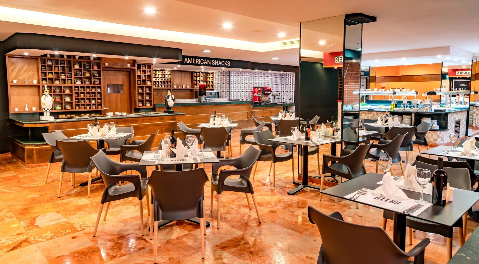 Casual buffet dining area with American snacks counter at Oasis Palm.