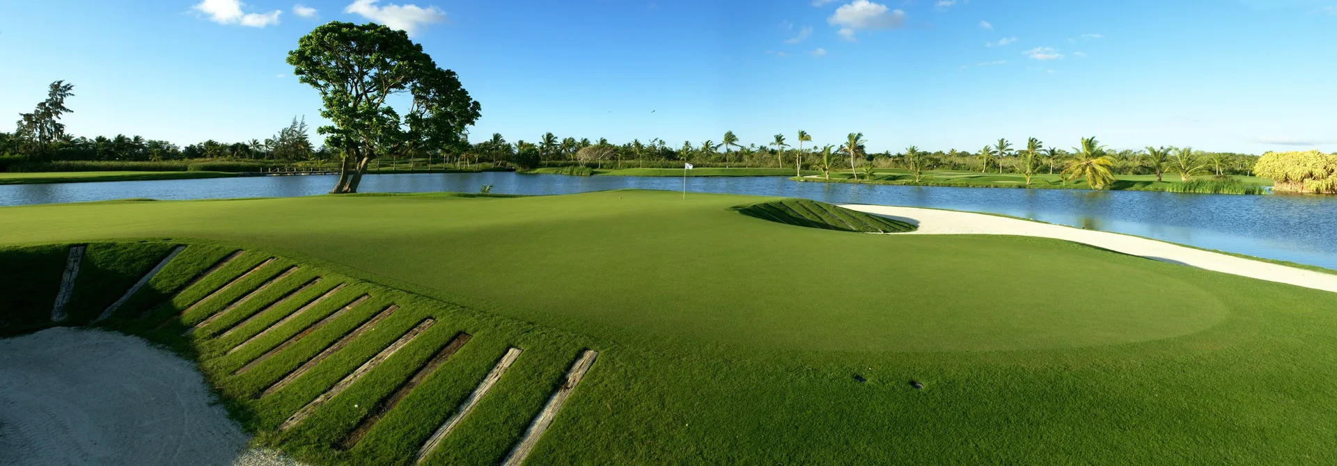 A golf green with sand traps and water hazards is shown near Occidental Caribe.