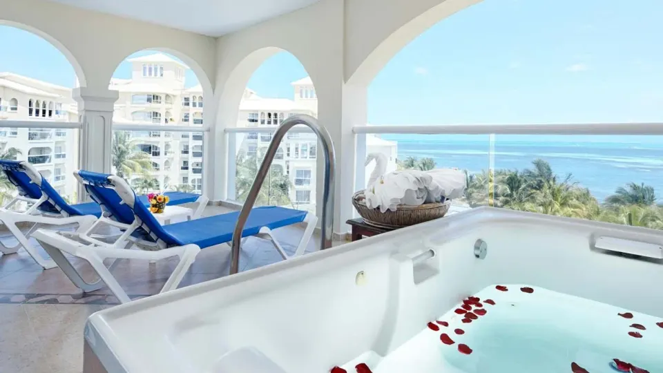 Junior Suite Ocean Front View Oceanfront With Hot Tub Official 1