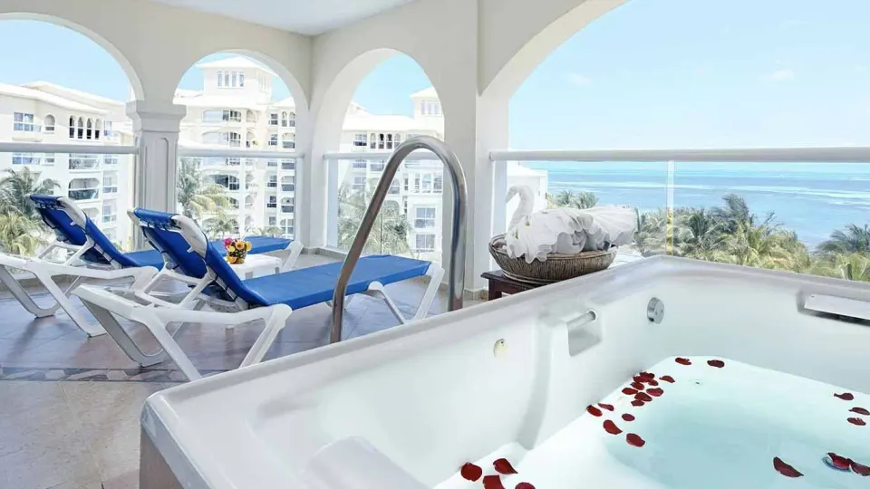 Junior Suite Ocean Front View Oceanfront With Hot Tub Official 2