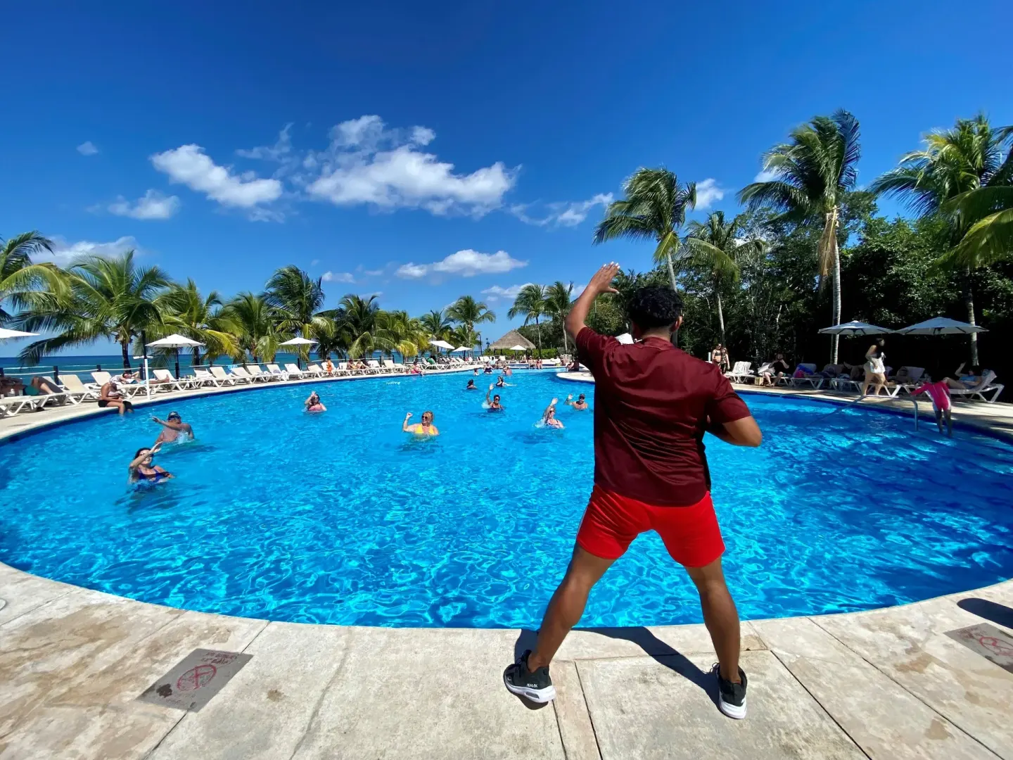 Outdoor pool activity with an instructor facing guests at Occidental Cozumel.