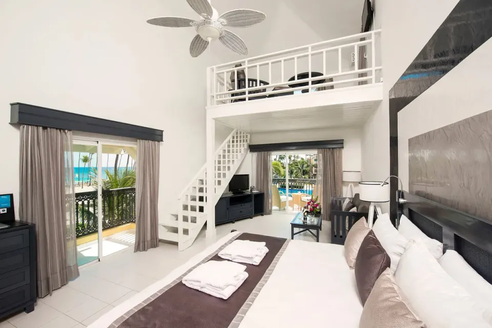 Junior Honeymoon Suite Official 1