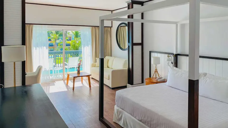 Superior Deluxe Junior Suite Pool View Official 1