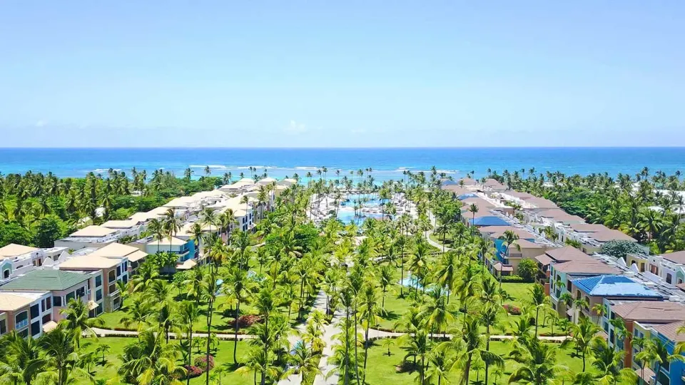 Superior Deluxe Junior Suite Pool View Official 4