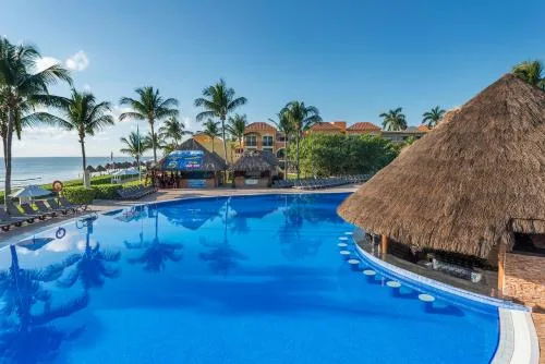 Main pool with swim-up bar and palms at Ocean Coral and Turquesa.