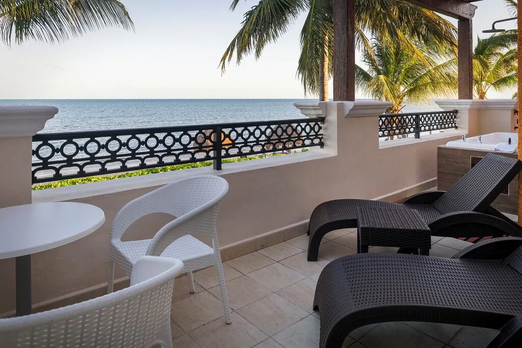 Honeymoon Suite terrace with ocean view and loungers at Ocean Coral and Turquesa.