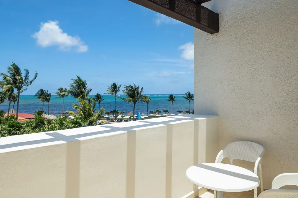 Junior Suite Ocean Coral and Turquesa balcony with sea and palm trees at Ocean Coral and Turquesa.
