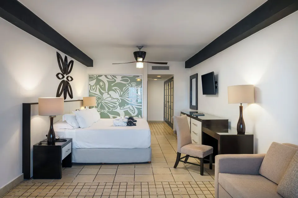Privilege Royal Master Suite bedroom with king bed at Ocean Coral and Turquesa.