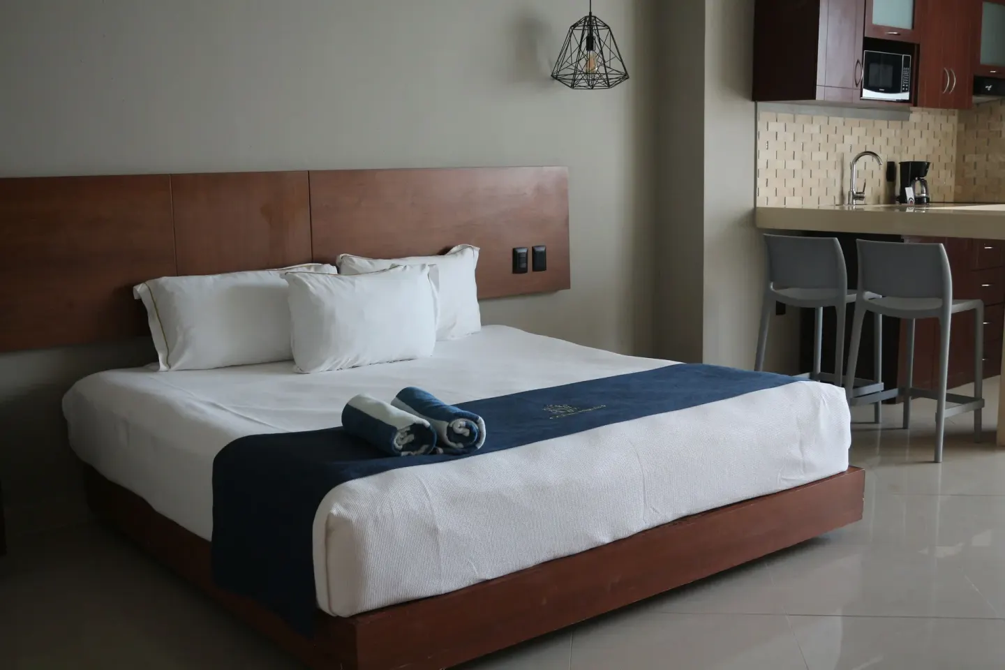 Guest room with king bed and kitchenette at Ocean Dream Cancun.