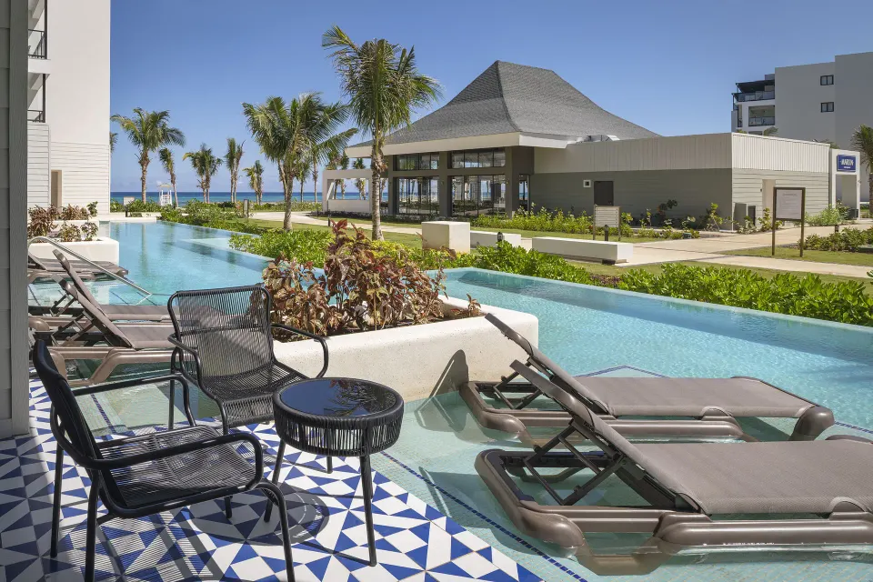 Privilege Junior Suite Swim Up terrace with loungers and pool at Ocean Eden Bay.