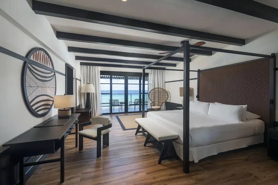 Privilege Master Suite rooftop ocean front bedroom with four-poster bed at Ocean Eden Bay.