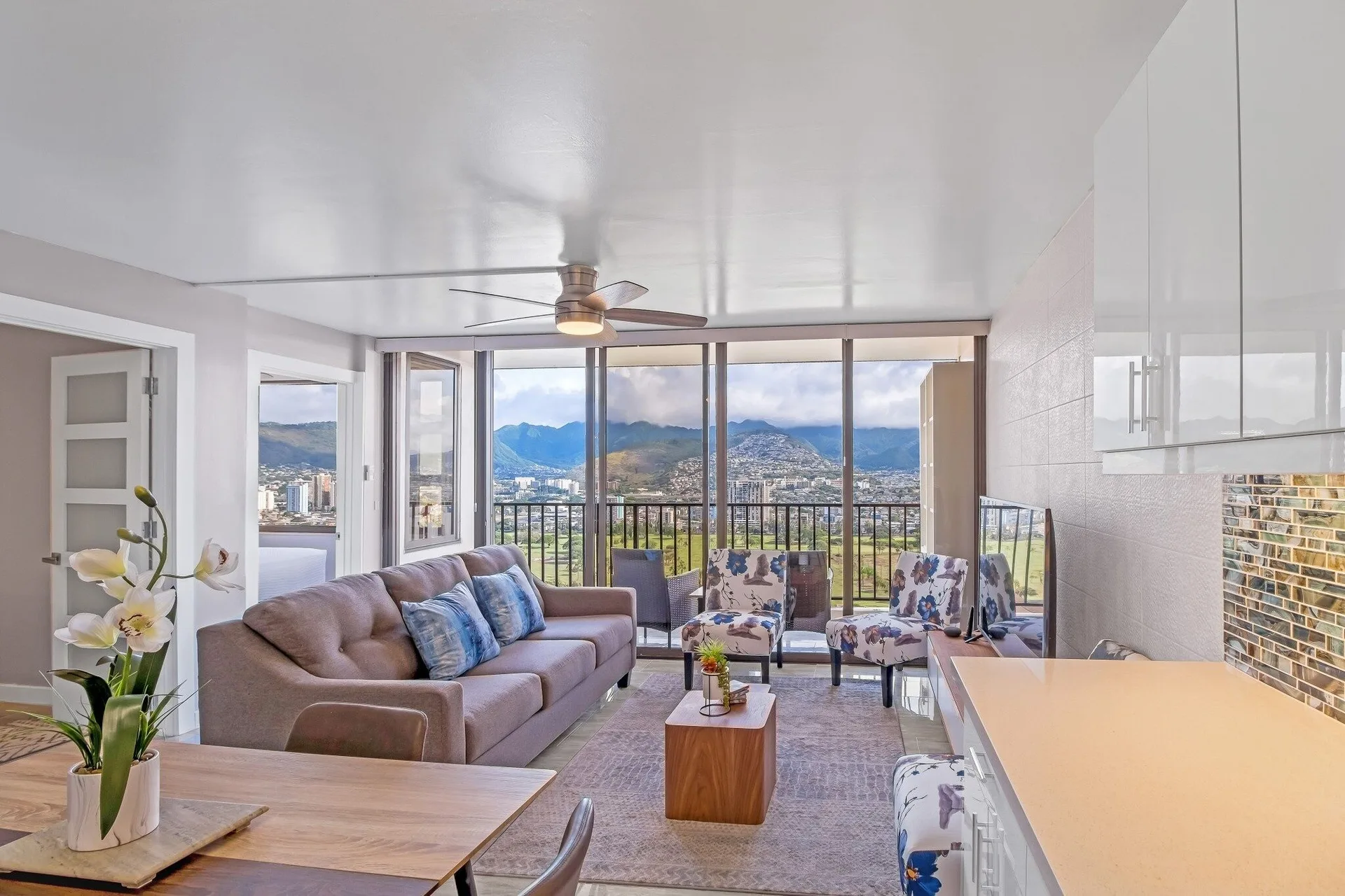 Newly Remodeled 30th Floor Suite with EPIC Mountain Views by Koko Resort Vacation Rentals resort