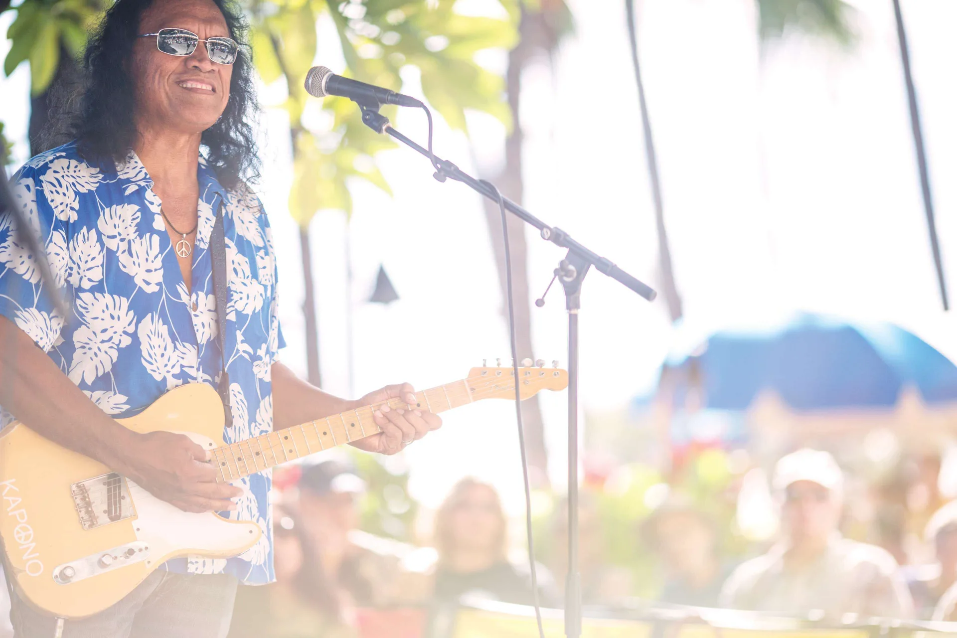 A guitarist performs outdoors by the beach at Outrigger Waikiki Beach Resort.