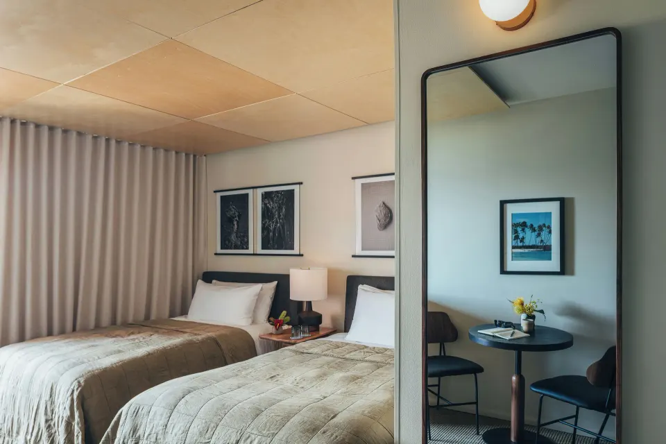 Pool View Room with two beds and a seating nook at PACIFIC 19 Kona.
