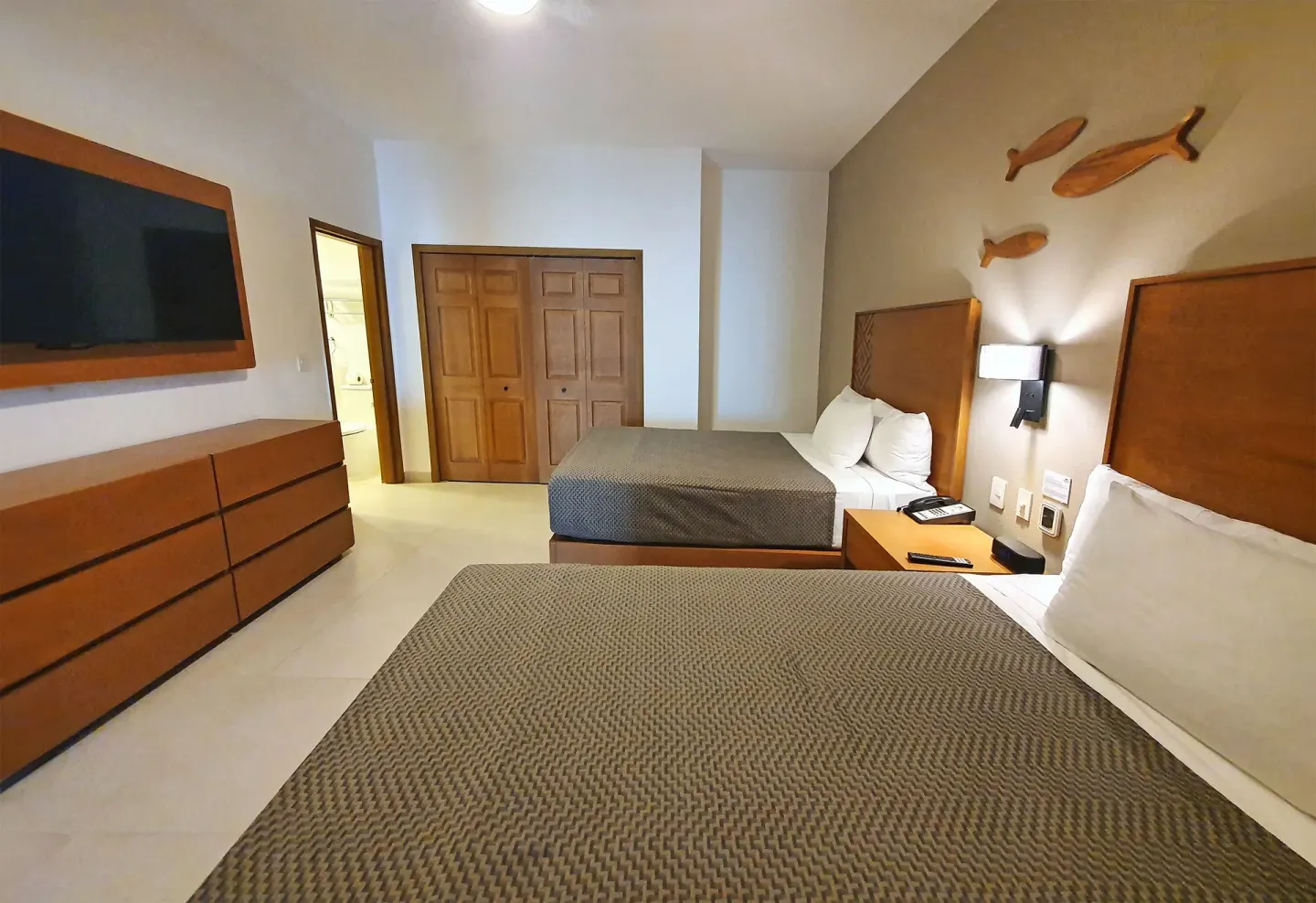 Two-bed bedroom in the 2 Bedroom Superior Suite Coba at Paradise Village Beach Resort and Spa.