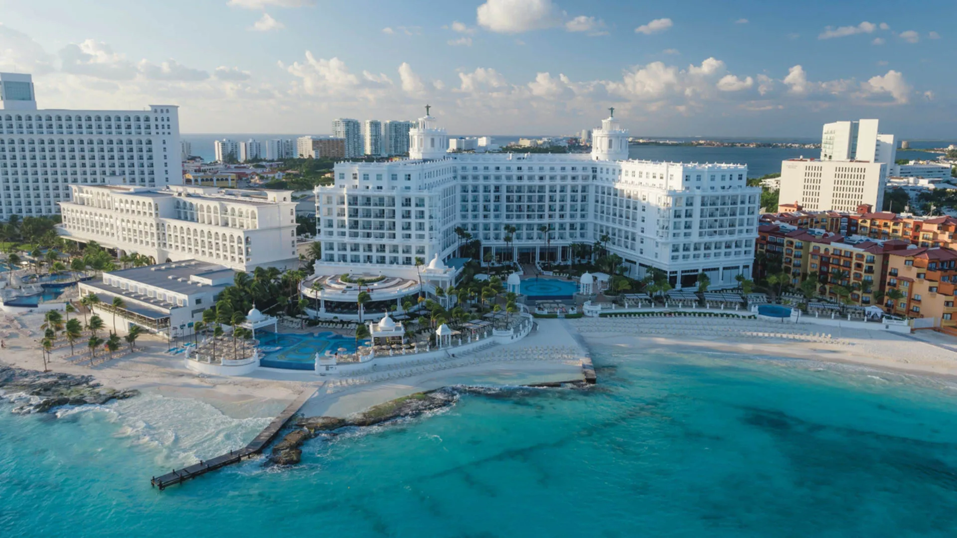 Hotel Riu Palace Las Americas Adults Only beachfront all-inclusive resort with classic style and pools