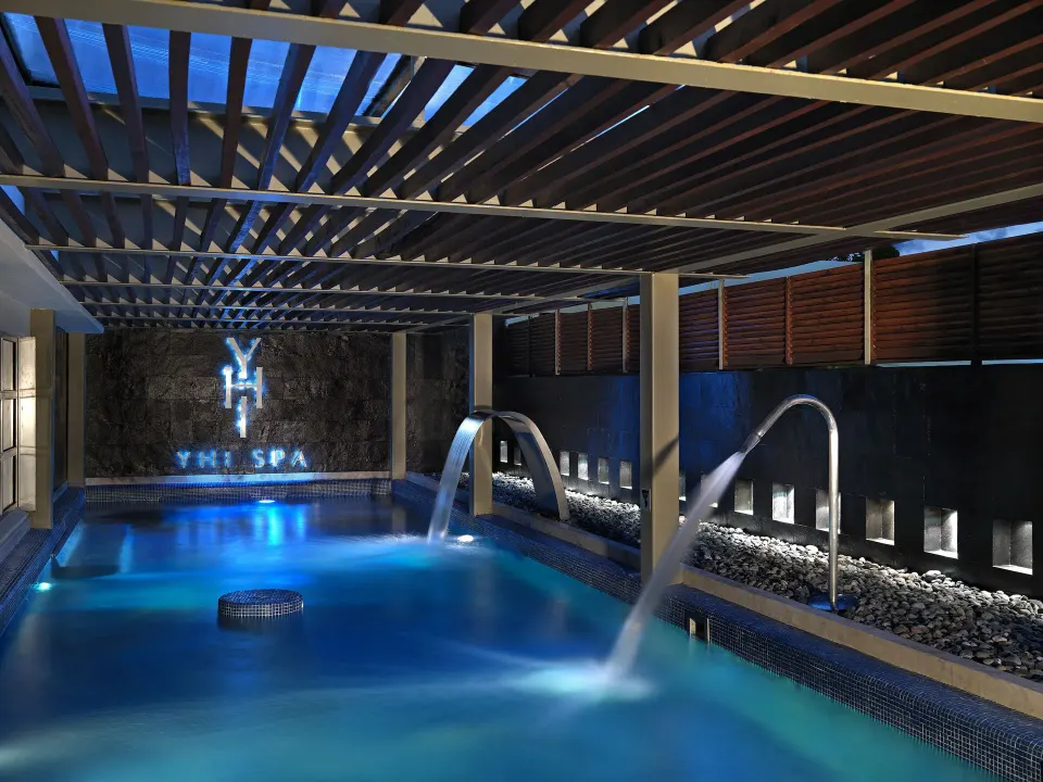Indoor spa pool with arched water jets and blue lighting at Paradisus Cancún.