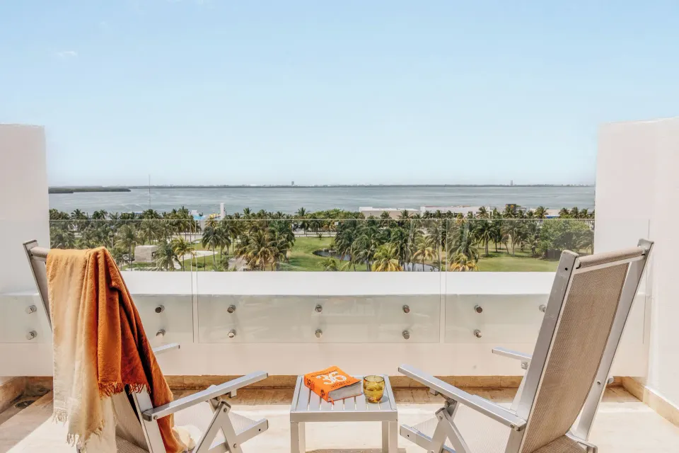 Junior Suite Sunset View balcony with lagoon outlook at Paradisus Cancún.