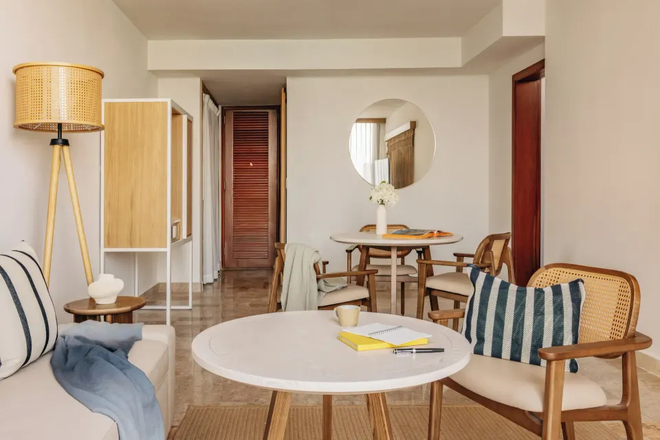 Premium Master Suite Sunset View living area with sofa and dining table at Paradisus Cancún.