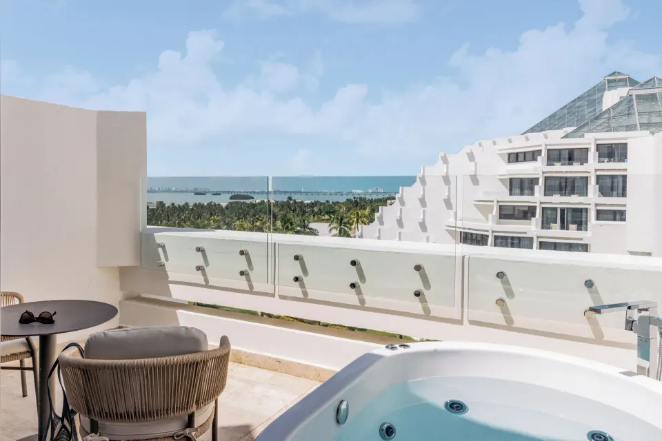 Premium Suite Sunset View balcony with whirlpool tub and water view at Paradisus Cancún.