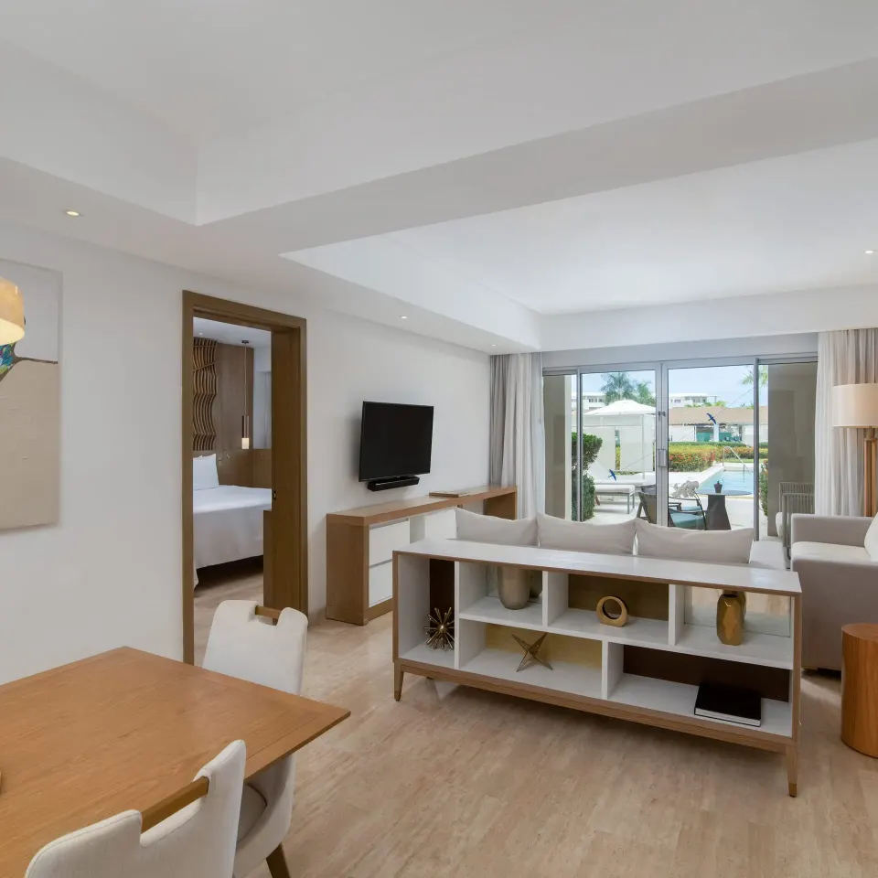 Family Concierge Master Swim Up Suite Official 1