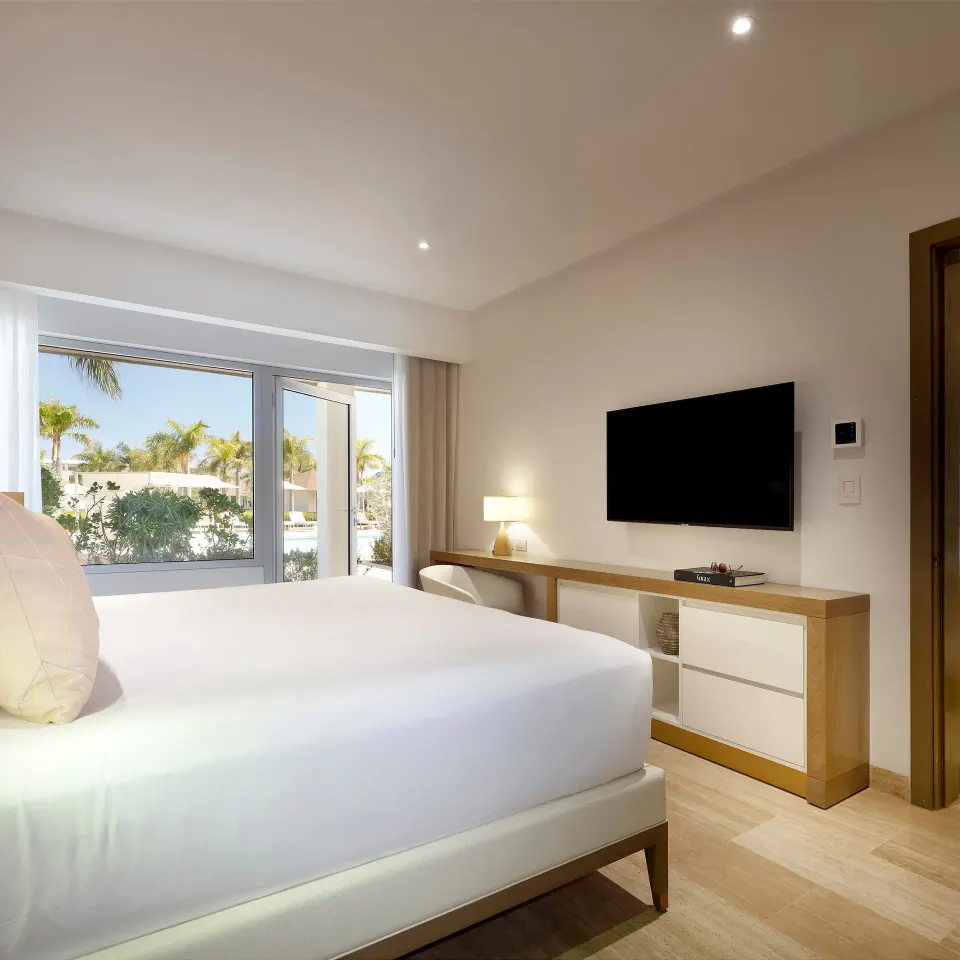 Family Concierge Two Bedroom Master Swim Up Suite Official 2