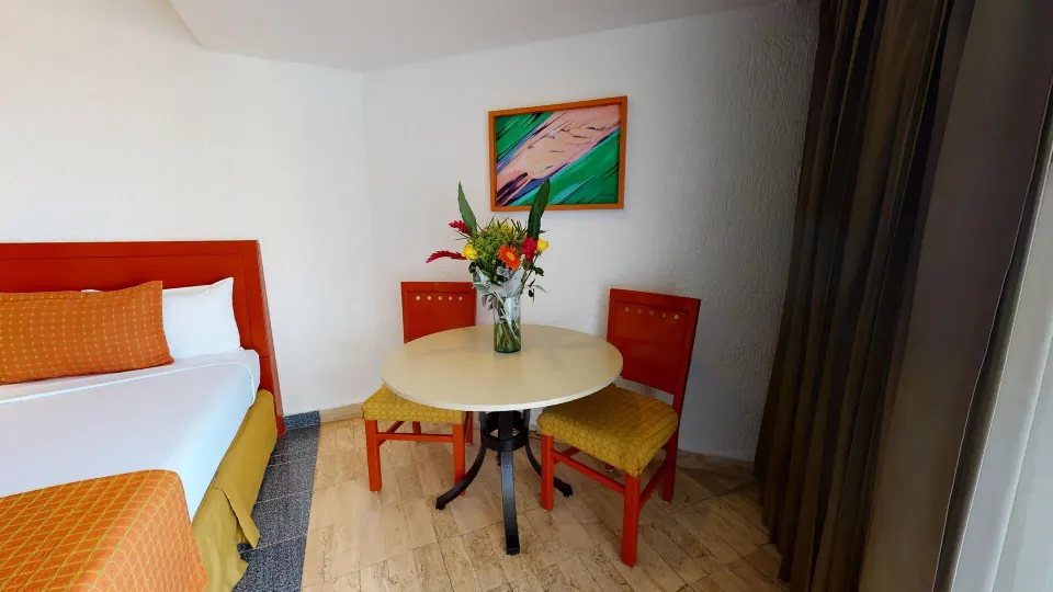 Deluxe Nature View room table with flowers at Park Royal Beach Ixtapa.